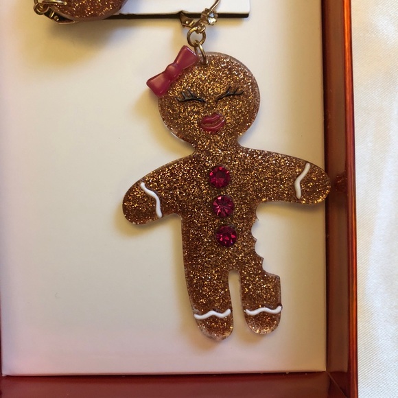 Betsey Johnson Gold Tone Gingerbread Man & Woman Mismatch Drop Earrings NIB - Picture 6 of 11